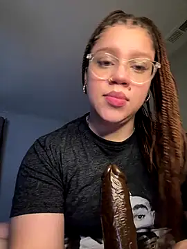 QueenNuttCollector online show from December 2, 6:09 pm