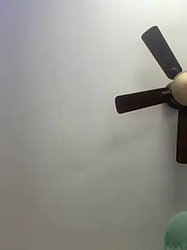 QueenNuttCollector online show from December 18, 5:39 pm