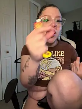 QueenNuttCollector online show from March 3, 6:26 pm