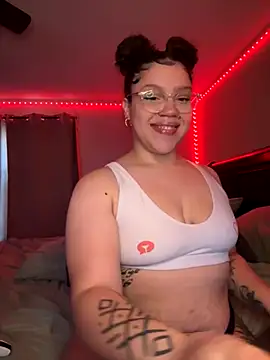 QueenNuttCollector online show from November 4, 12:09 pm