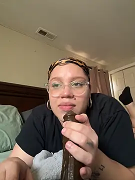 QueenNuttCollector online show from November 11, 3:07 pm