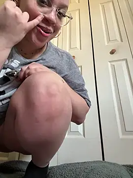 QueenNuttCollector online show from April 10, 5:53 pm