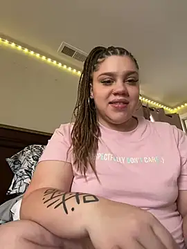 QueenNuttCollector online show from January 25, 7:07 pm