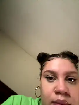 QueenNuttCollector online show from November 12, 3:27 pm