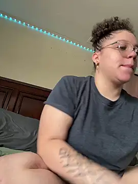 QueenNuttCollector online show from February 11, 5:13 pm