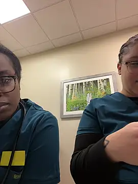 QueenNuttCollector online show from January 14, 10:55 pm