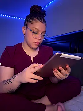 QueenNuttCollector online show from December 20, 2:36 am