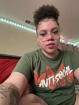 QueenNuttCollector online show from January 8, 4:57 pm