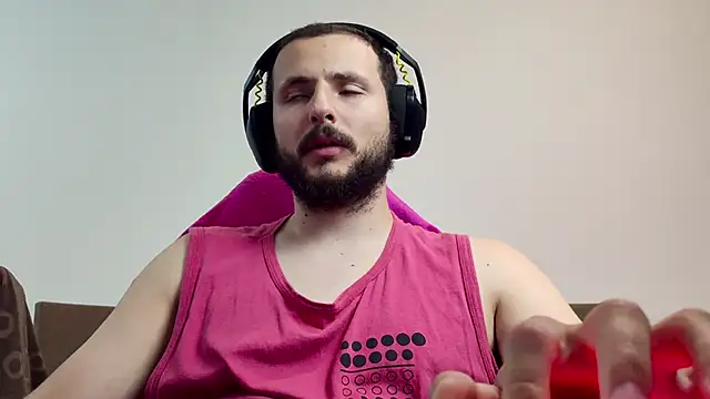 Snapshot of iurytx chatting on October 31, 12:18 am iurytx online show from October 31, 12:18 am