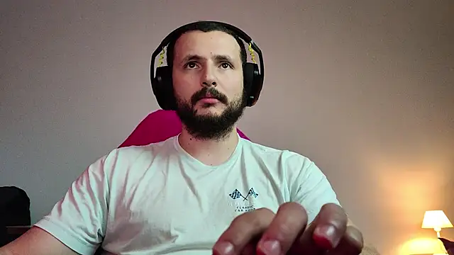 Snapshot of iurytx chatting on September 8, 9:47 pm iurytx online show from September 8, 9:47 pm