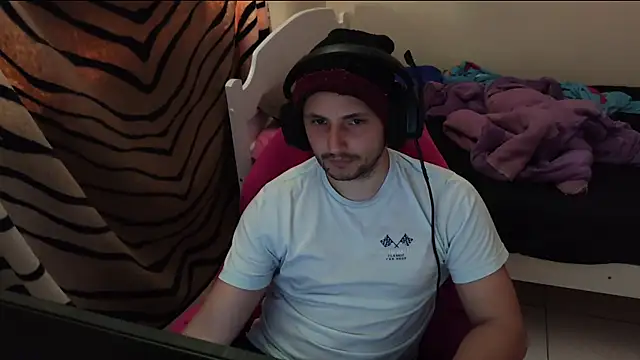 Snapshot of iurytx chatting on February 14, 10:47 pm iurytx online show from February 14, 10:47 pm