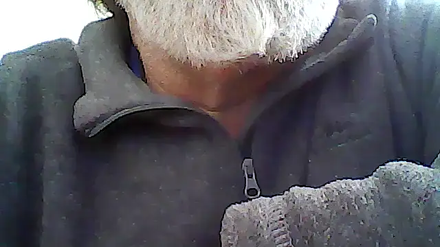 Snapshot of xcimeru chatting on February 4, 2:56 pm xcimeru online show from February 4, 2:56 pm