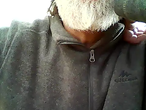 Snapshot of xcimeru chatting on February 6, 2:24 pm xcimeru online show from February 6, 2:24 pm