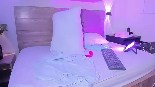 izaro22 online show from October 25, 4:18 pm