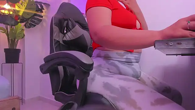 izaro22 online show from October 28, 2:23 am