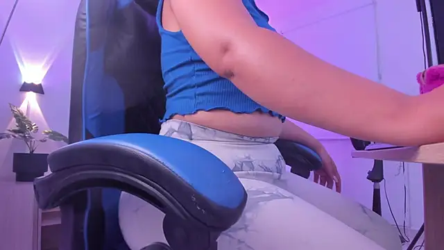 izaro22 online show from November 29, 3:06 am