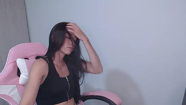 Snapshot of angel_girl0610 chatting on January 9, 11:00 pm angel girl0610 online show from January 9, 11:00 pm