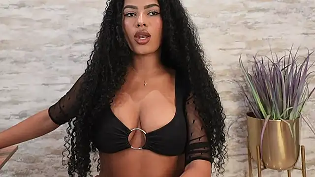 HOTBLACKANDWHITE2 online show from July 17, 4:32 am