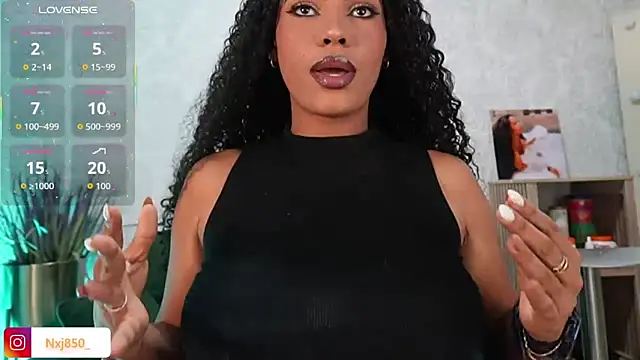 HOTBLACKANDWHITE2 online show from March 23, 3:39 am