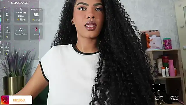 HOTBLACKANDWHITE2 online show from March 24, 4:23 am