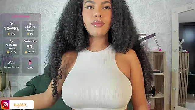 HOTBLACKANDWHITE2 online show from November 7, 3:22 am