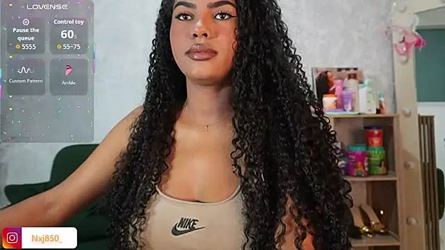 HOTBLACKANDWHITE2 online show from February 11, 6:41 pm