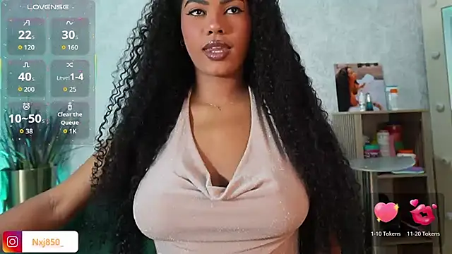 HOTBLACKANDWHITE2 online show from March 28, 4:13 am