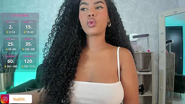 HOTBLACKANDWHITE2 online show from November 3, 3:01 am