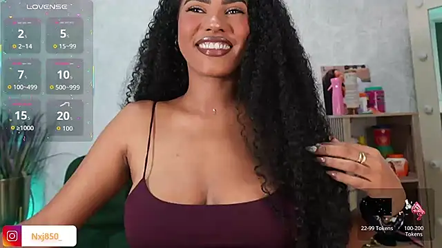 HOTBLACKANDWHITE2 online show from March 26, 4:33 am