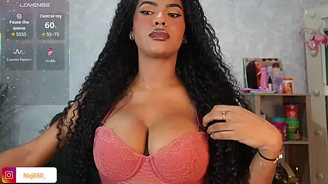 HOTBLACKANDWHITE2 online show from February 12, 11:04 pm