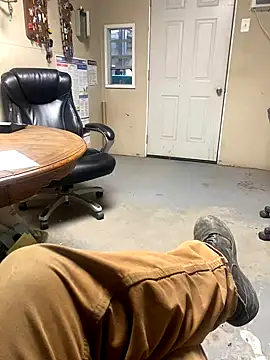 Snapshot of Themechanic420 chatting on December 3, 7:06 pm Themechanic420 online show from December 3, 7:06 pm