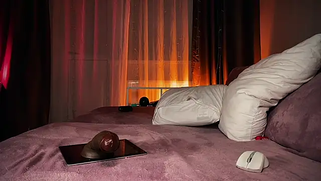 Pi-x-ie online show from February 8, 4:05 pm