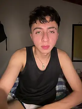 Snapshot of CamiRojas_boy chatting on July 18, 3:48 am CamiRojas boy online show from July 18, 3:48 am