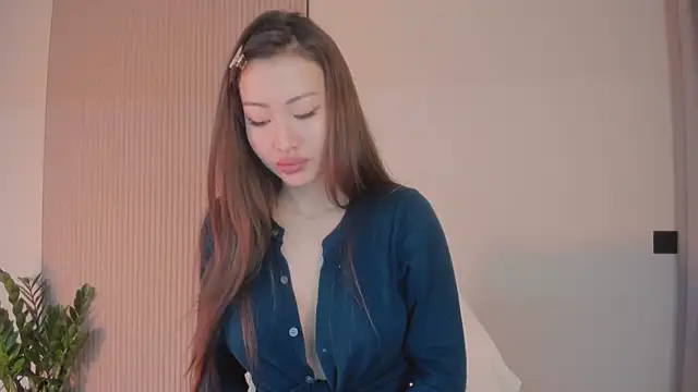 kawaii mia online show from April 3, 6:14 pm