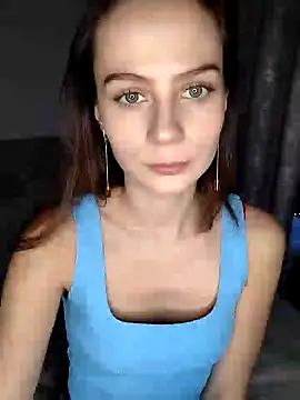 Snapshot of Hi_cherry-333 chatting on December 18, 1:56 pm Hi cherry-333 online show from December 18, 1:56 pm
