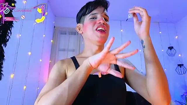 Ariel Femboy  online show from February 14, 4:13 am