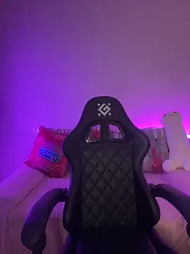 Snapshot of Your_insomniya chatting on October 9, 10:21 pm Your insomniya online show from October 9, 10:21 pm