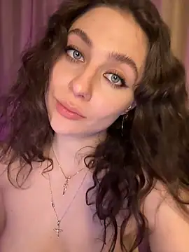 Snapshot of Your_insomniya chatting on December 21, 11:24 pm Your insomniya online show from December 21, 11:24 pm