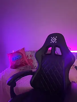 Snapshot of Your_insomniya chatting on November 8, 10:13 pm Your insomniya online show from November 8, 10:13 pm