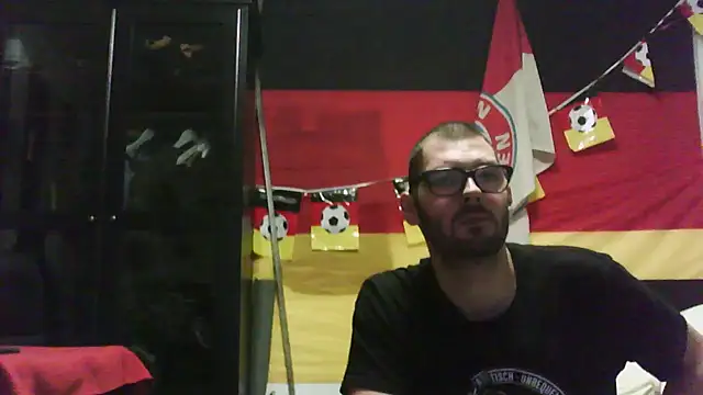 Snapshot of Die-geile-Sau chatting on November 8, 3:04 pm Die-geile-Sau online show from November 8, 3:04 pm