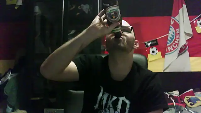 Snapshot of Die-geile-Sau chatting on November 25, 8:20 pm Die-geile-Sau online show from November 25, 8:20 pm