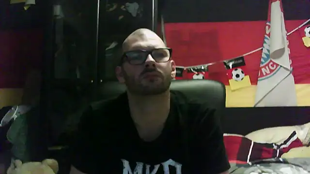 Snapshot of Die-geile-Sau chatting on November 27, 9:48 pm Die-geile-Sau online show from November 27, 9:48 pm