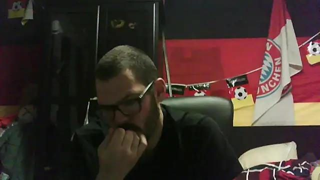 Snapshot of Die-geile-Sau chatting on November 12, 9:40 pm Die-geile-Sau online show from November 12, 9:40 pm