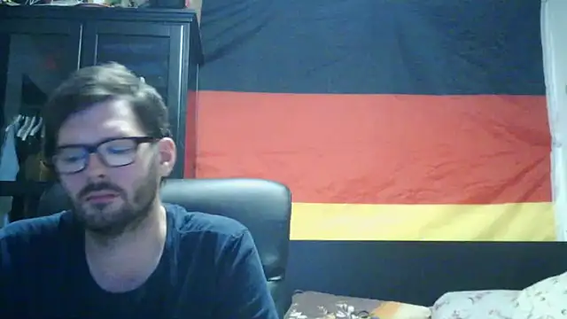 Snapshot of Die-geile-Sau chatting on June 18, 9:09 pm Die-geile-Sau online show from June 18, 9:09 pm