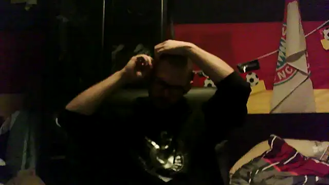 Snapshot of Die-geile-Sau chatting on December 1, 4:08 pm Die-geile-Sau online show from December 1, 4:08 pm