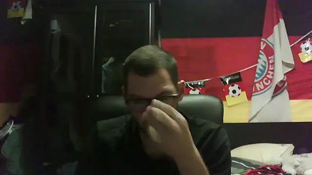 Snapshot of Die-geile-Sau chatting on November 22, 9:24 pm Die-geile-Sau online show from November 22, 9:24 pm