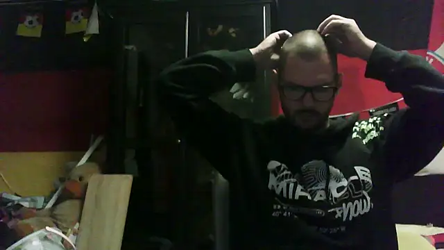 Snapshot of Die-geile-Sau chatting on October 30, 4:15 pm Die-geile-Sau online show from October 30, 4:15 pm