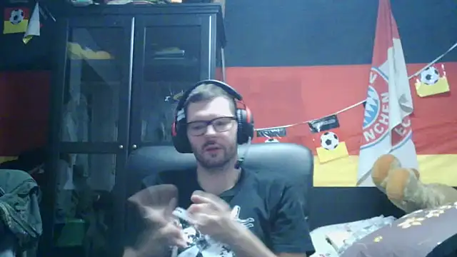 Snapshot of Die-geile-Sau chatting on February 20, 10:33 pm Die-geile-Sau online show from February 20, 10:33 pm