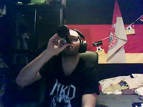 Snapshot of Die-geile-Sau chatting on January 6, 9:52 pm Die-geile-Sau online show from January 6, 9:52 pm