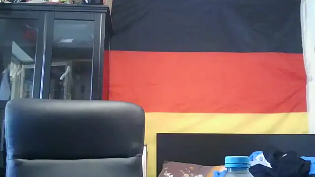 Snapshot of Die-geile-Sau chatting on June 19, 12:33 pm Die-geile-Sau online show from June 19, 12:33 pm